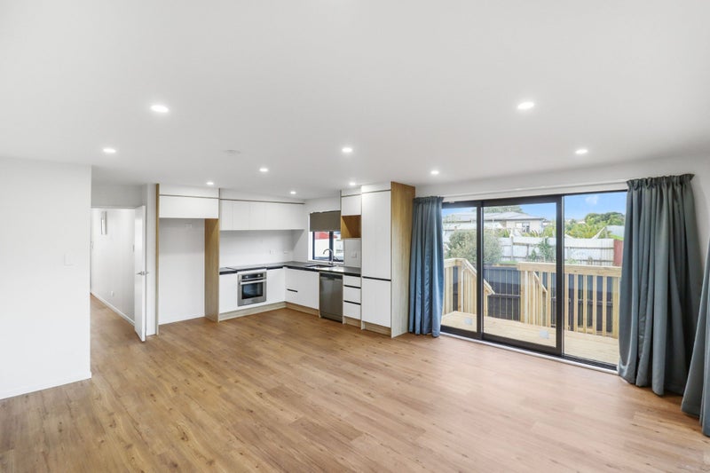 32D Tarata Crescent, Mangere Bridge, Auckland - Carousel 2