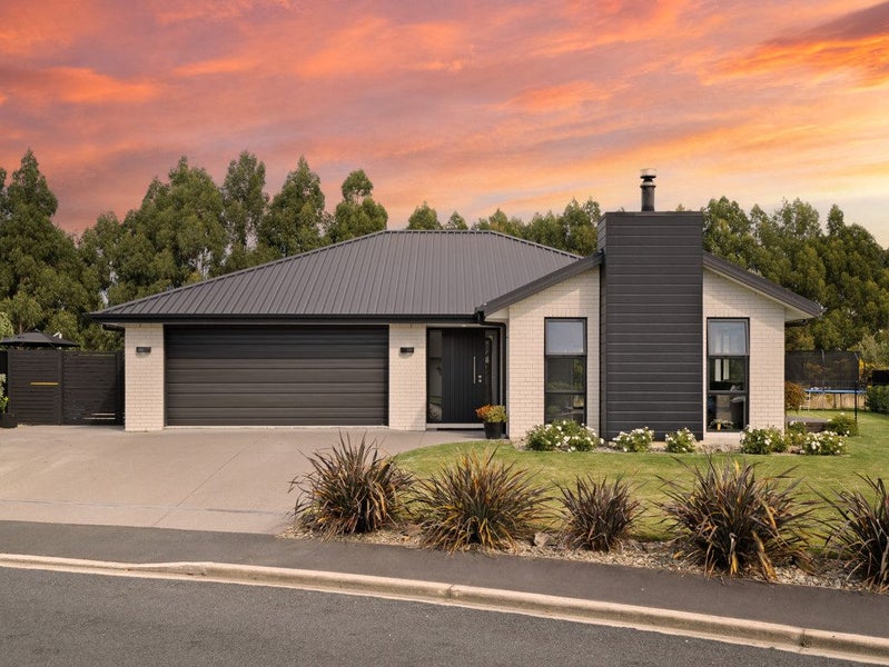 9 Tate Crescent, Green Island, Dunedin - Carousel 1