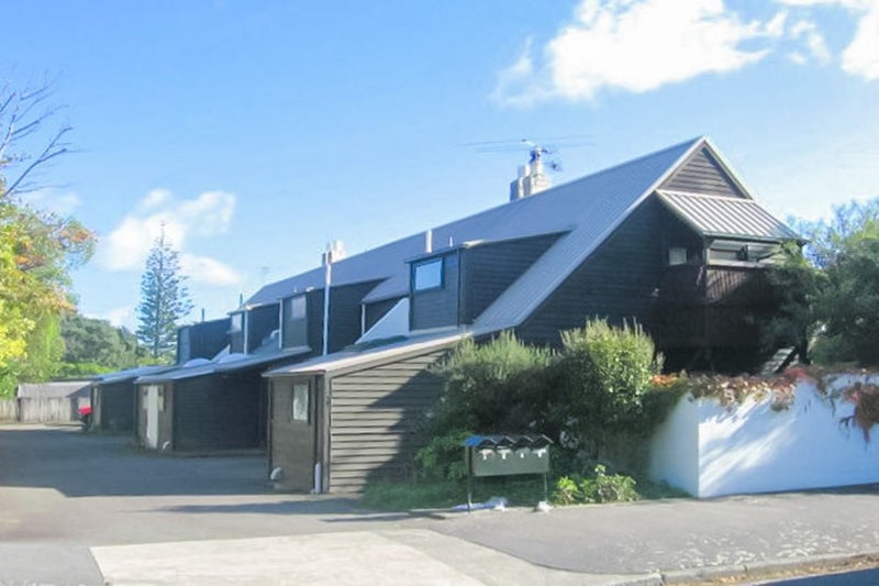 1/2 Pitoitoi Road, Days Bay, Lower Hutt - Carousel 1