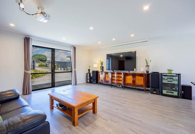 52 Hobart Crescent, Wattle Downs, Auckland - Carousel 13