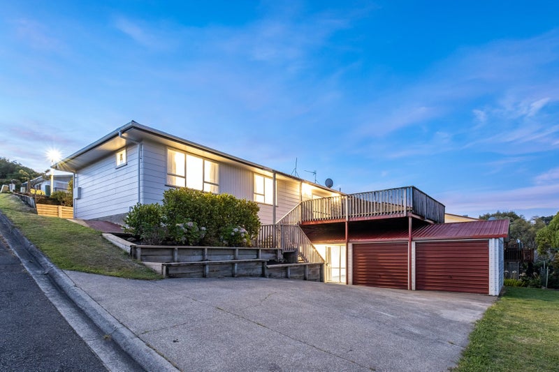 15 Thimble Lane, Whitby, Porirua - Carousel 1