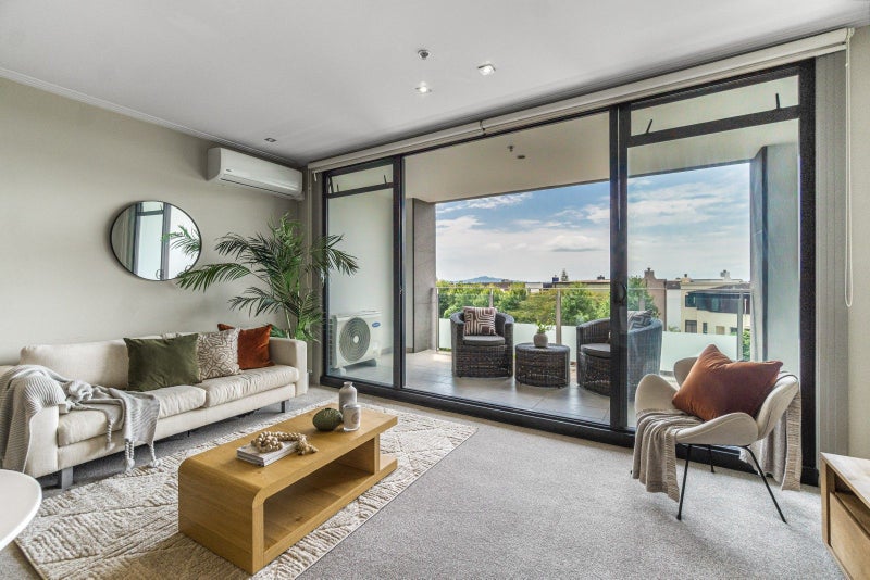 2E/24 James Cook Crescent, Remuera, Auckland - Carousel 2