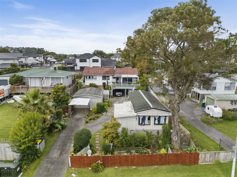 11 Paragon Avenue, Beach Haven, Auckland - Carousel 2