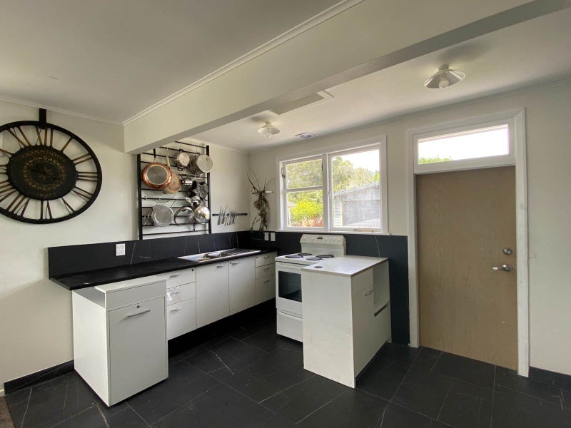 5 Raleigh Place, Otara, Auckland - Carousel 1