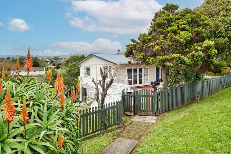 23 Awatea Street, Ranui, Porirua - Carousel 1