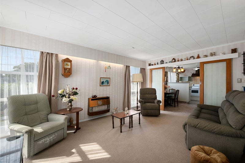 52 Fraser Crescent, Elderslea, Upper Hutt - Carousel 2