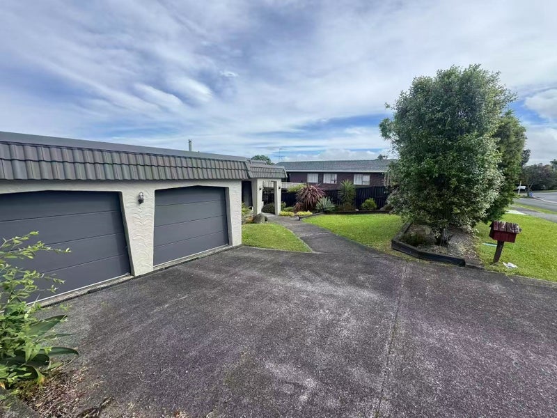 5 Stapleford Crescent, Browns Bay, Auckland - Carousel 1