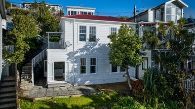 32 Maarama Crescent, Aro Valley, Wellington - Carousel 1