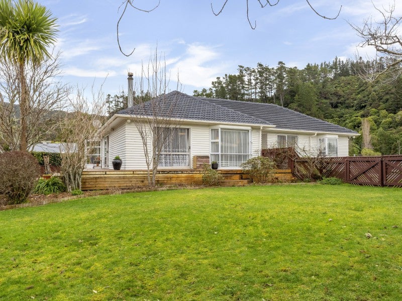115 Hine Road, Wainuiomata, Lower Hutt - Carousel 26