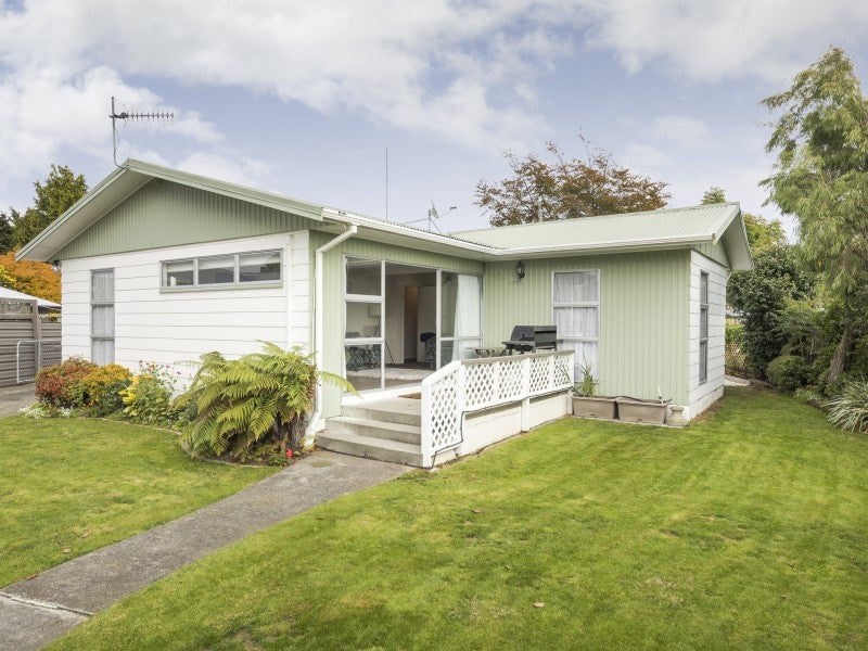 107 Ruamahanga Crescent, Terrace End, Palmerston North - Carousel 2