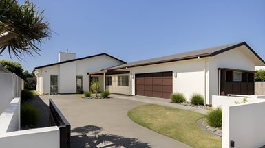 81 Oriental Parade, Papamoa Beach, Papamoa - Carousel 1