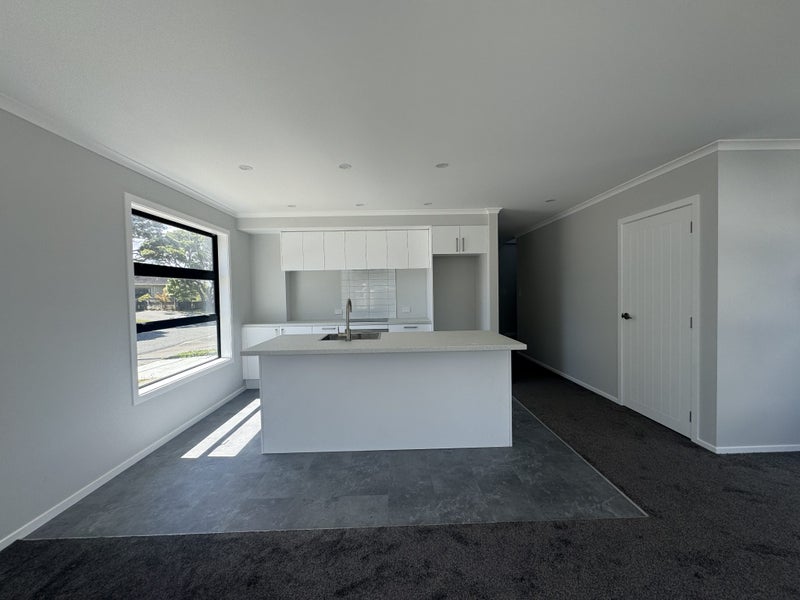 4A Pohutukawa Street, Woburn, Lower Hutt - Carousel 1