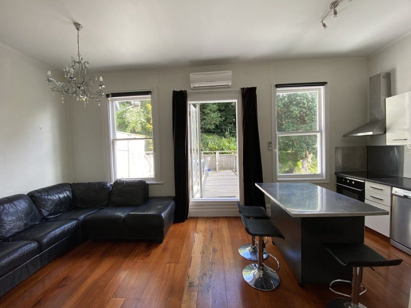 8 Russell Terrace, Newtown, Wellington - Carousel 1