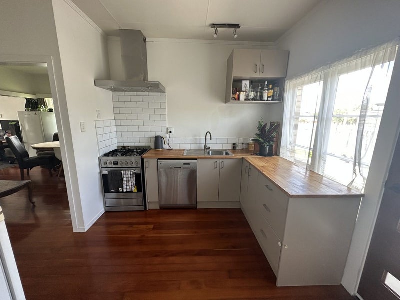 16 Brookfield Street, Hamilton East, Hamilton - Carousel 2