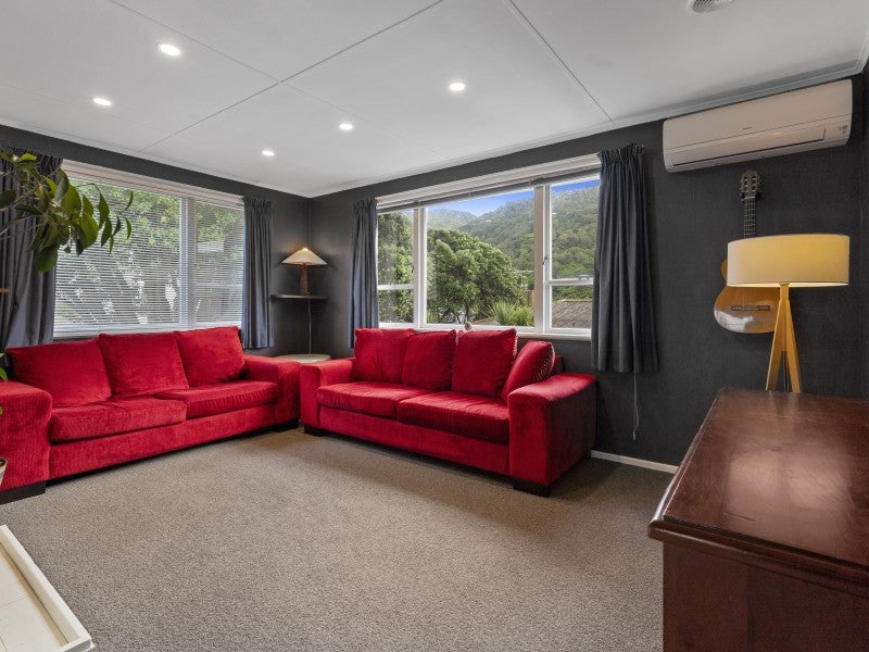 2 Mahinawa Street, Takapuwahia, Porirua - Carousel 1