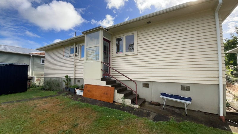 51 Essex Street, Vogeltown, New Plymouth - Carousel 1