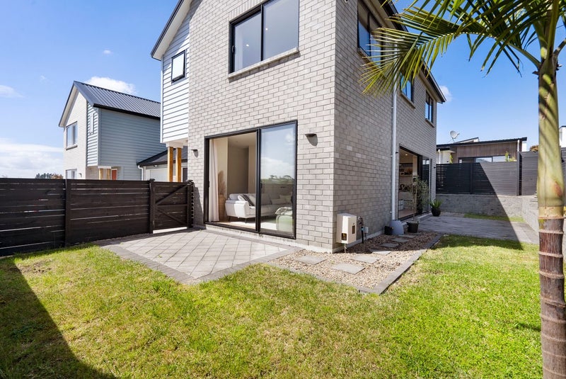 27B Westgate Drive, Westgate, Auckland - Carousel 1