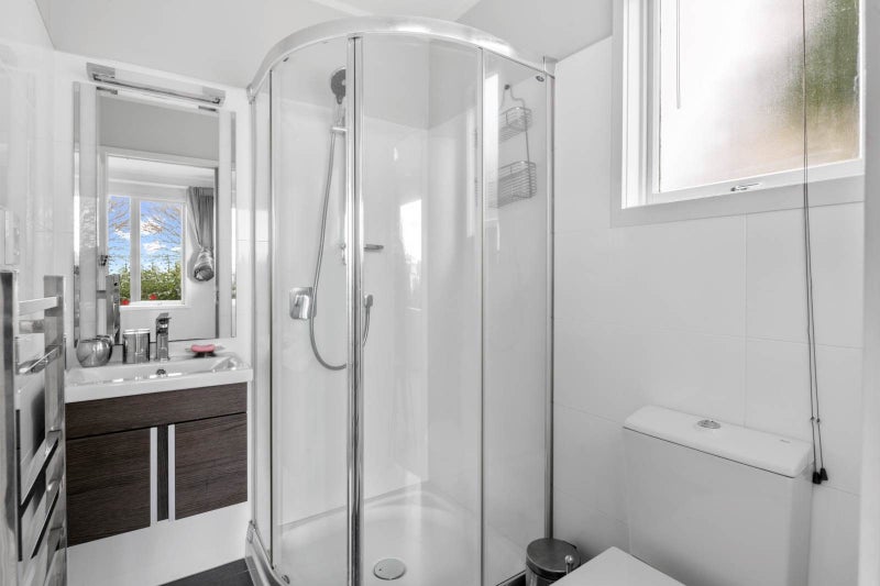 2 Castor Bay Road, Castor Bay, Auckland - Carousel 10