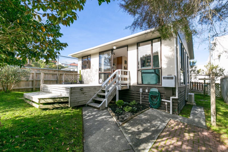 6A Raine Street, Karori, Wellington - Carousel 1