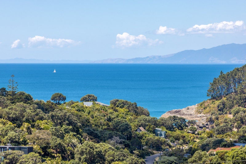 56 Queens Drive, Oneroa, Waiheke Island - Carousel 1