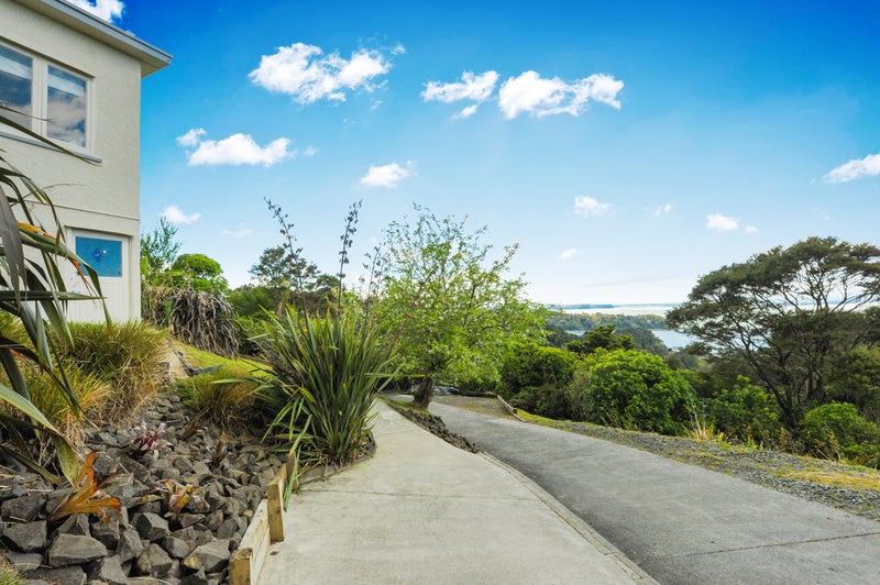 137 Victory Road, Laingholm, Auckland - Carousel 1