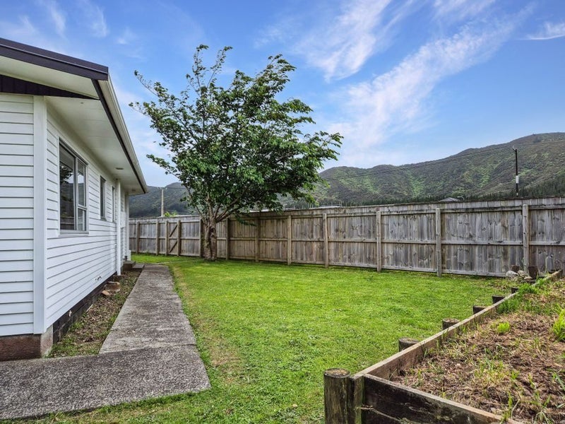32 Matthews Road, Wainuiomata, Lower Hutt - Carousel 17