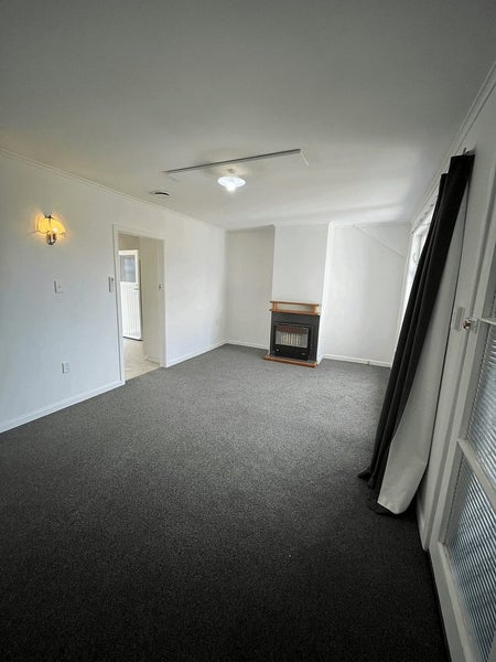 4 Novar Place, Point Chevalier, Auckland - Carousel 2