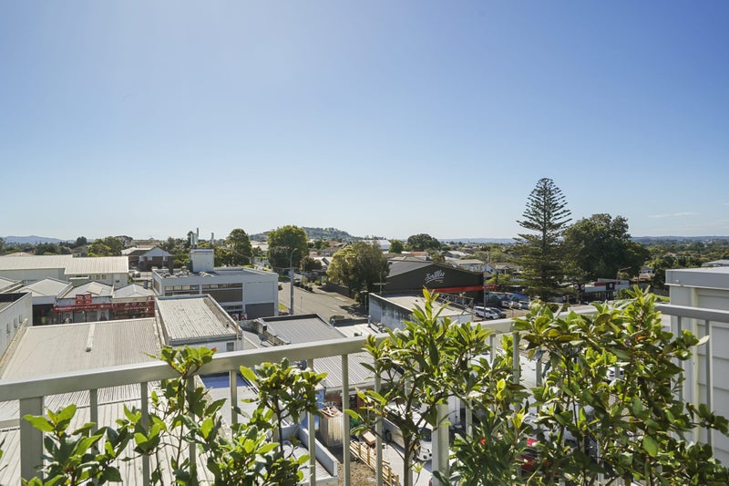 4H/3 Keystone Avenue, Three Kings, Auckland - Carousel 2