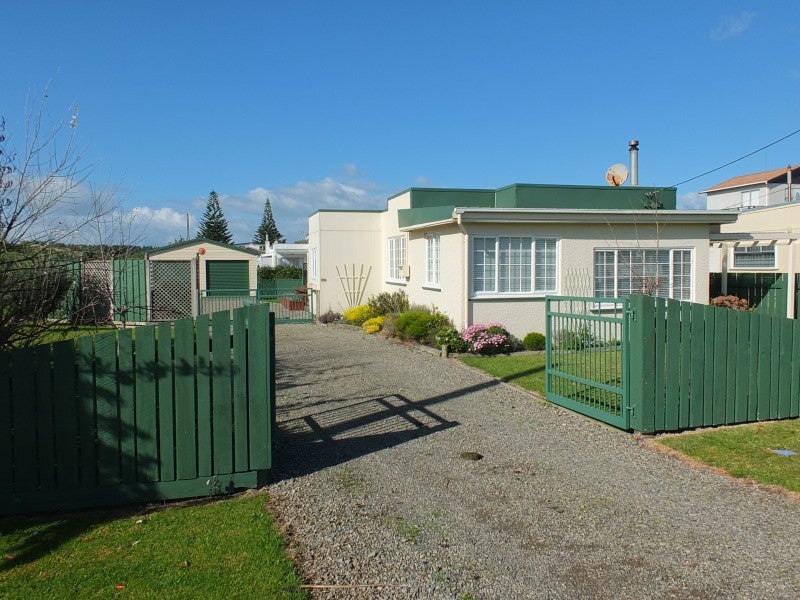 9 Warren Street, Foxton Beach, Foxton - Carousel 1