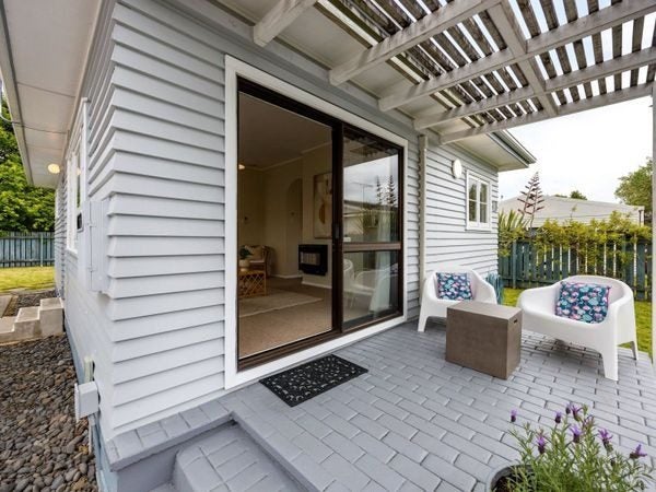 16A Bains Avenue, Hamilton East, Hamilton - Carousel 9