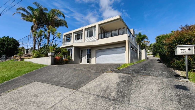 20 Bournemouth Terrace, Murrays Bay, Auckland - Carousel 1