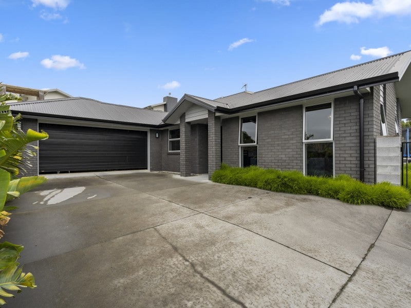 1 Pipitea Place, Whalers Gate, New Plymouth - Carousel 1