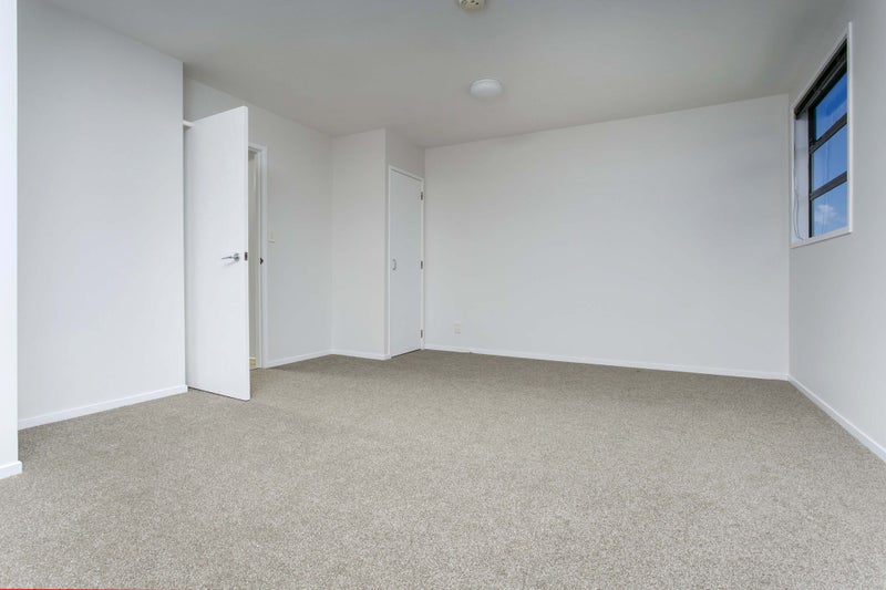 3/18 Sunnyhaven Avenue, Beach Haven, Auckland - Carousel 2