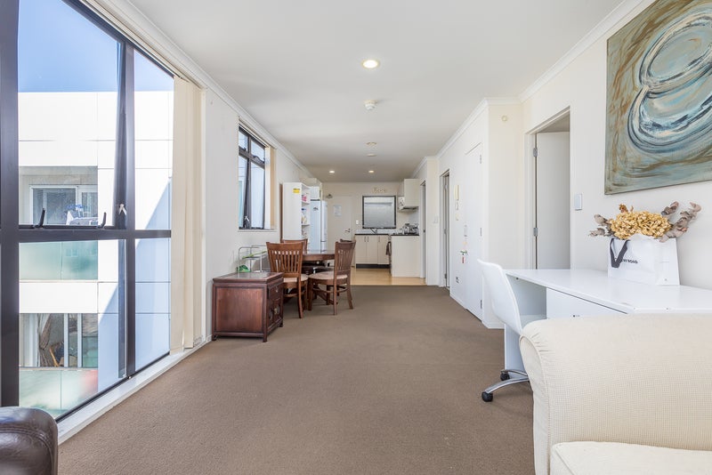 419C/176 Broadway, Newmarket, Auckland  - Carousel 2