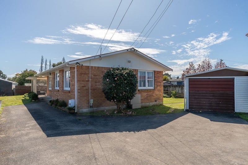 33 Garden Heights Avenue, Glenview, Hamilton - Carousel 1