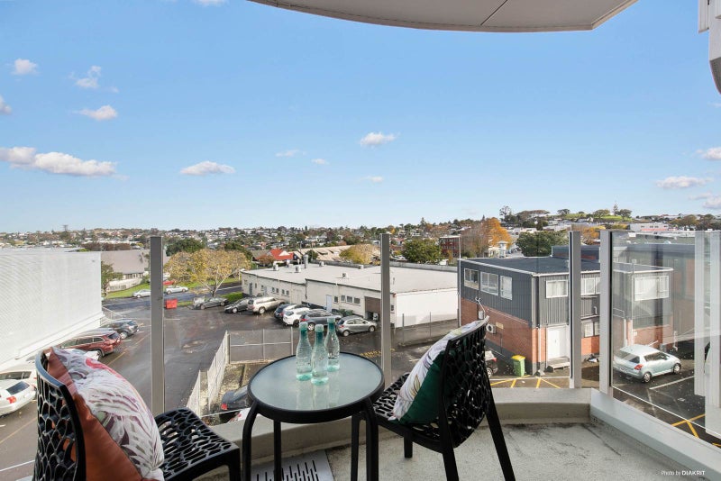 11/5 Cook Street, Howick, Auckland - Carousel 2