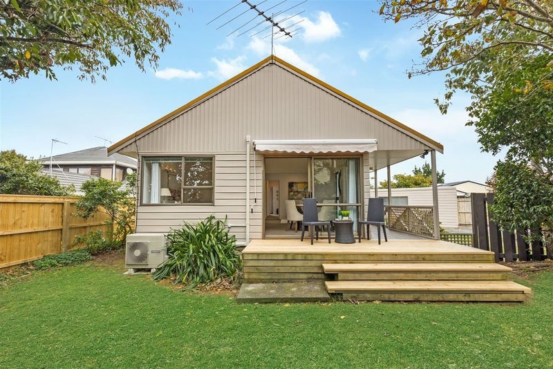 2/14 Priestley Drive, Bucklands Beach, Auckland - Carousel 1