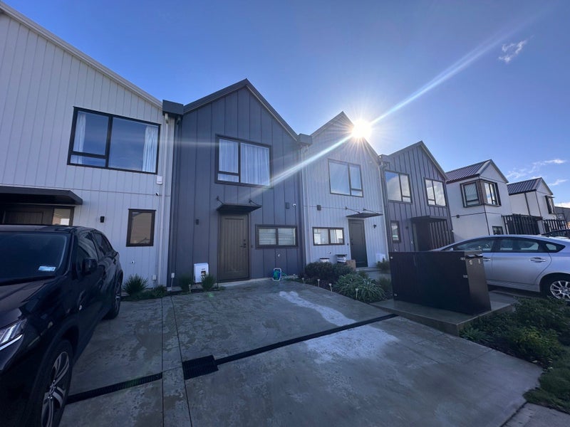 10 Orongomai Street, Wallaceville, Upper Hutt - Carousel 1