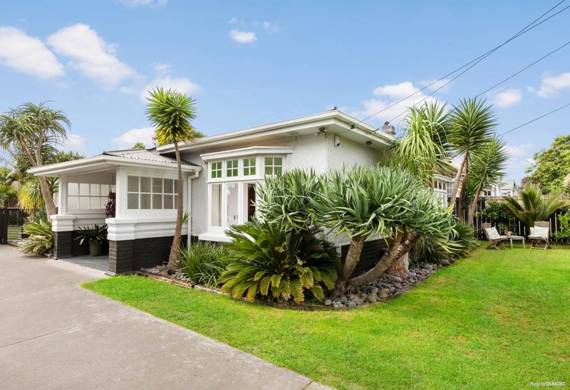 36 Fowlds Avenue, Sandringham, Auckland - Carousel 1