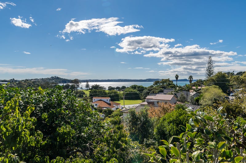 12 Kathy Terrace, Stanmore Bay, Whangaparaoa - Carousel 1
