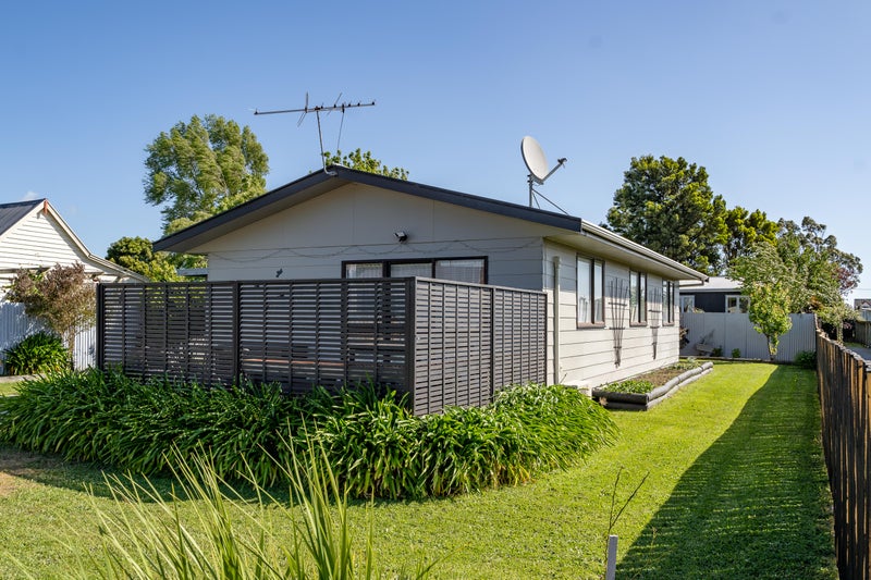 18 Malcolm Street, Martinborough - Carousel 23