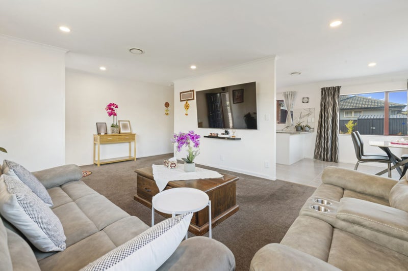 52 Bellville Drive, Clendon Park, Auckland - Carousel 2