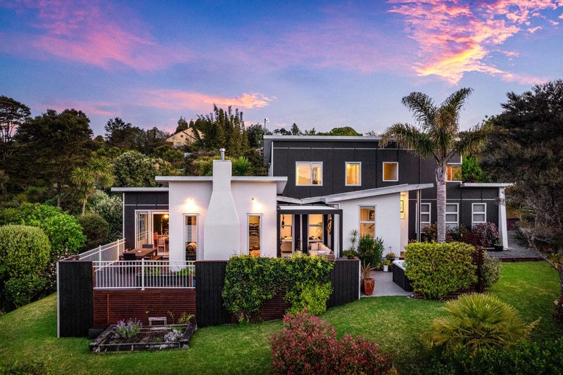 9 Bendalls Lane, Oratia, Auckland - Carousel 1