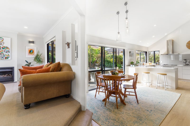 10 Pat O'Connor Place, Manurewa, Auckland - Carousel 2