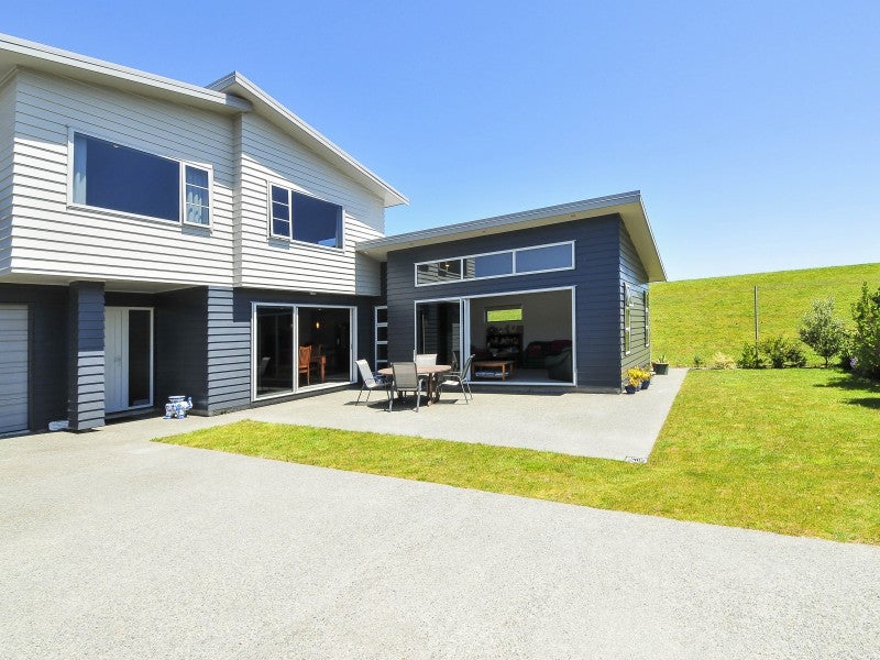 8 Glen Iris Grove, Woburn, Lower Hutt - Carousel 21