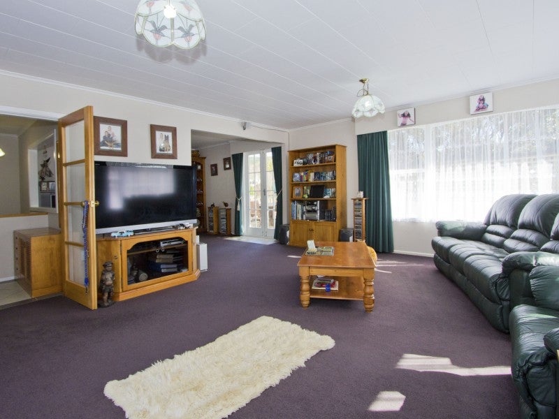 24 Timaru Grove, Kelson, Lower Hutt - Carousel 2