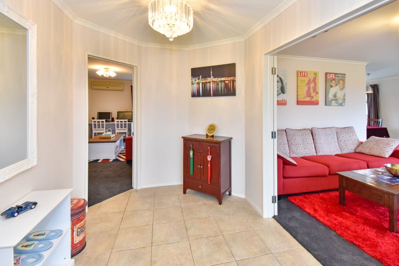 32 Ewhurst Place, Goodwood Heights, Auckland - Carousel 2