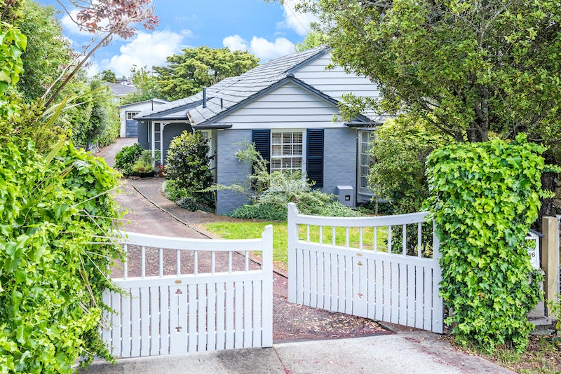 106 Mellons Bay Road, Mellons Bay, Auckland - Carousel 2