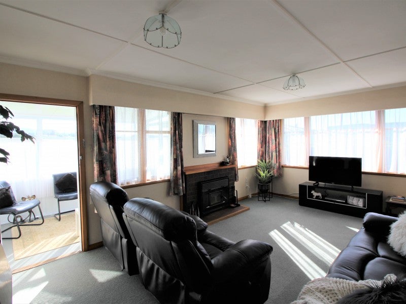 8 Christian Road, Swanson, Auckland - Carousel 2