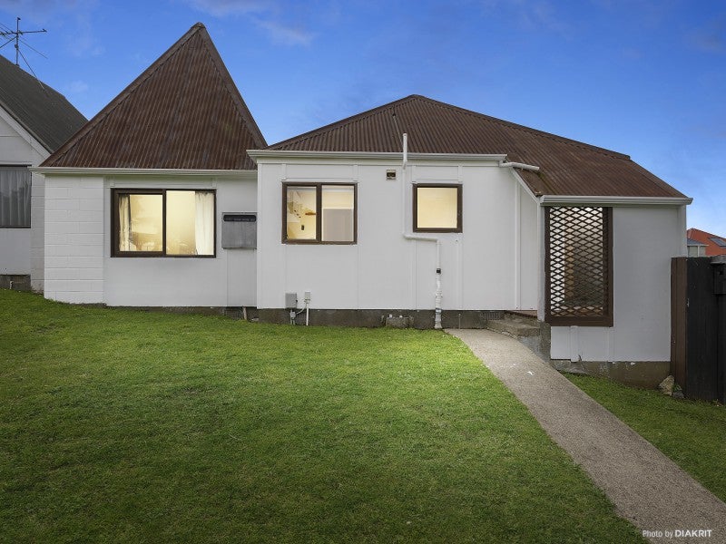 132 Akaroa Drive, Maupuia, Wellington - Carousel 1